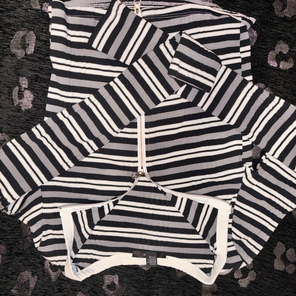 Forever 21 Black and White Striped Sweater